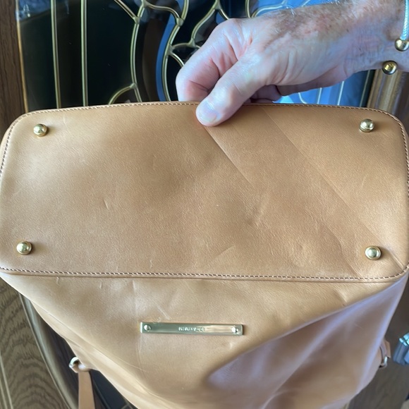 Brahmin smooth shoulder bag med Taupe color excellent condition. - Picture 5 of 9